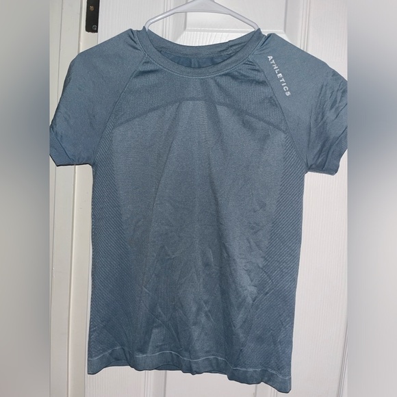 blue athletic top size L runs small - Picture 2 of 2